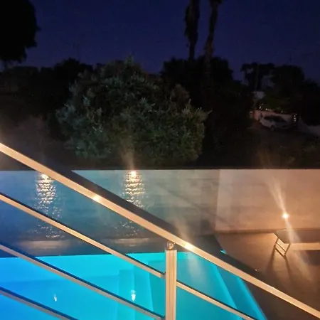 アパート Oasi Con Piscina レイタニ