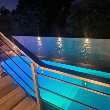Oasi Con Piscina Reitani